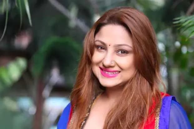 ২৫ বছরের ক্যারিয়ারে এবার নতুন পথে প্রিয়াঙ্কা
