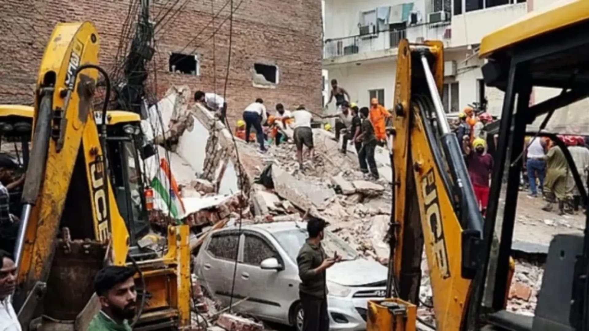 নয়াদিল্লিতে ছাত্রাবাস ধসে নিহত ৫
