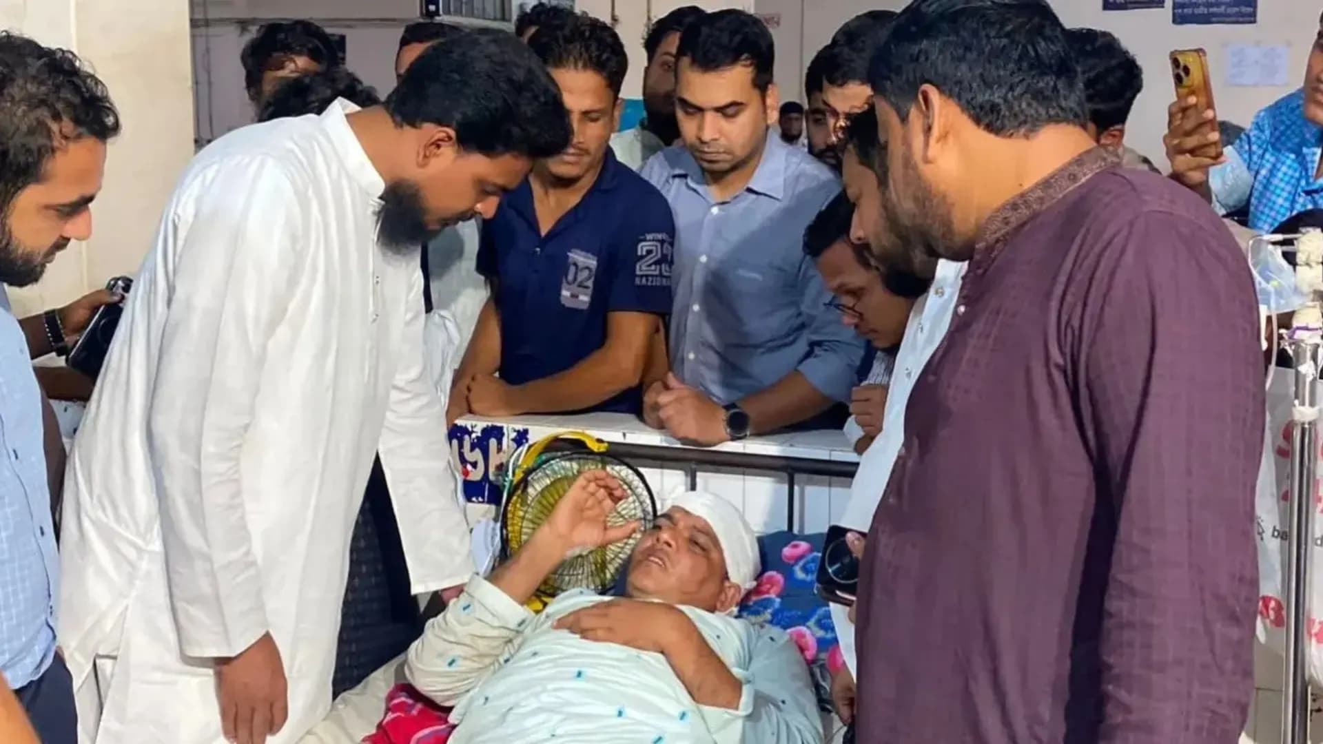‘কারো আনুগত্য না করে চাঁদাবাজদের আইনের আওতায় আনুন’-আখতার হোসেন