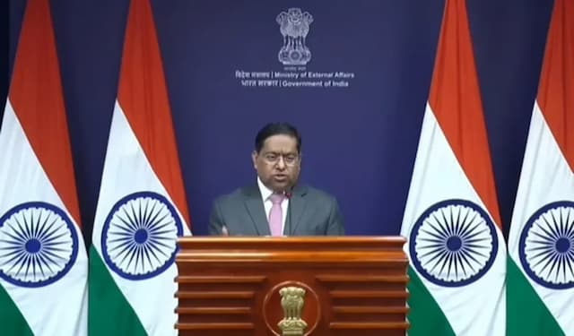 বাংলাদেশের সাথে ইতিবাচক সম্পর্ক রাখতে আগ্রহী ভারত: জয়সওয়াল