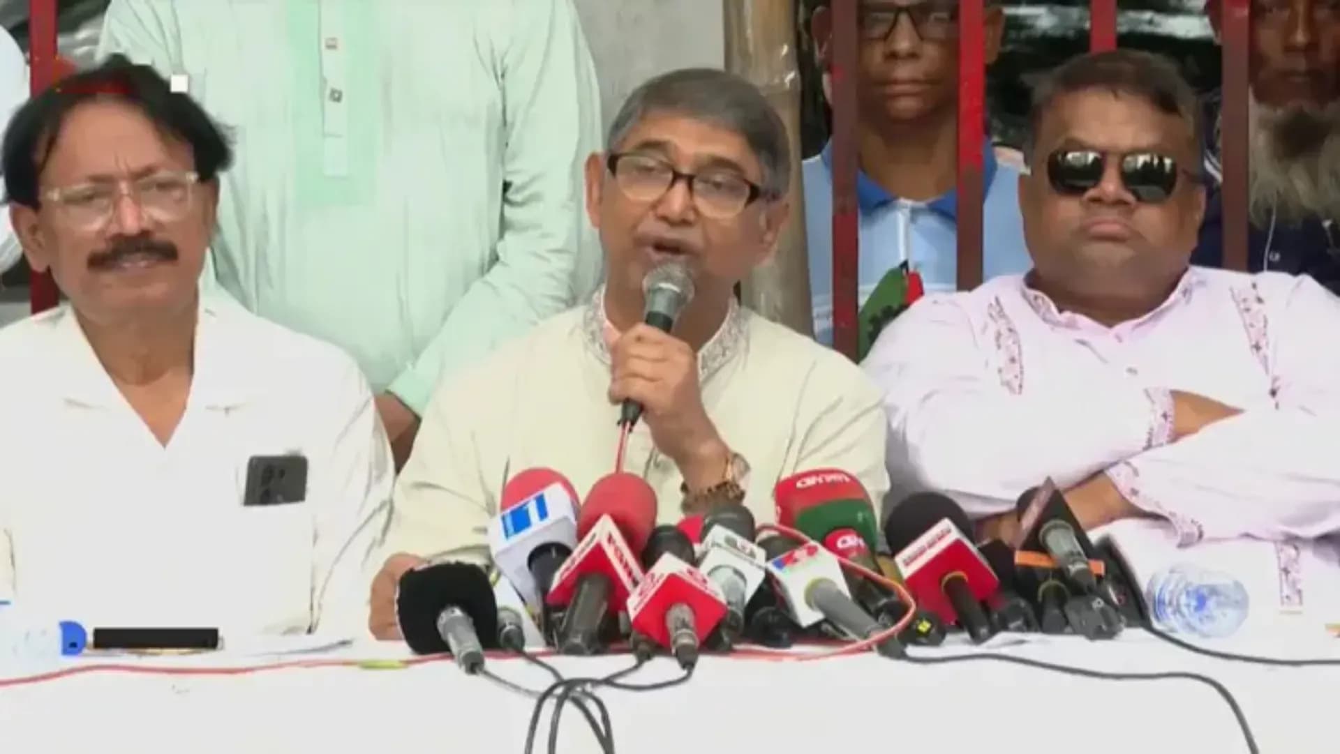 বিরোধী দল দেশকে অস্থিতিশীল করার চেষ্টা করছে: মুক্তিযুদ্ধবিষয়ক মন্ত্রী আহমেদ আজম খান