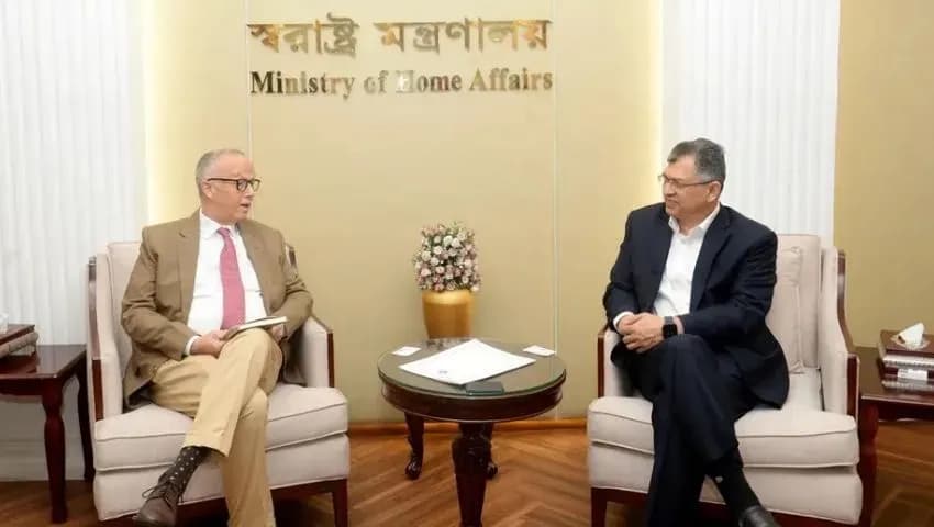 স্বরাষ্ট্রমন্ত্রীর সঙ্গে আইআরআই প্রতিনিধিদলের বৈঠক