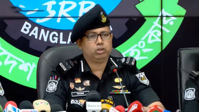 যুব উন্নয়নের প্রশ্নপত্র ফাঁসে ৮–১০ লাখ টাকার লেনদেন, গ্রেপ্তার ৭