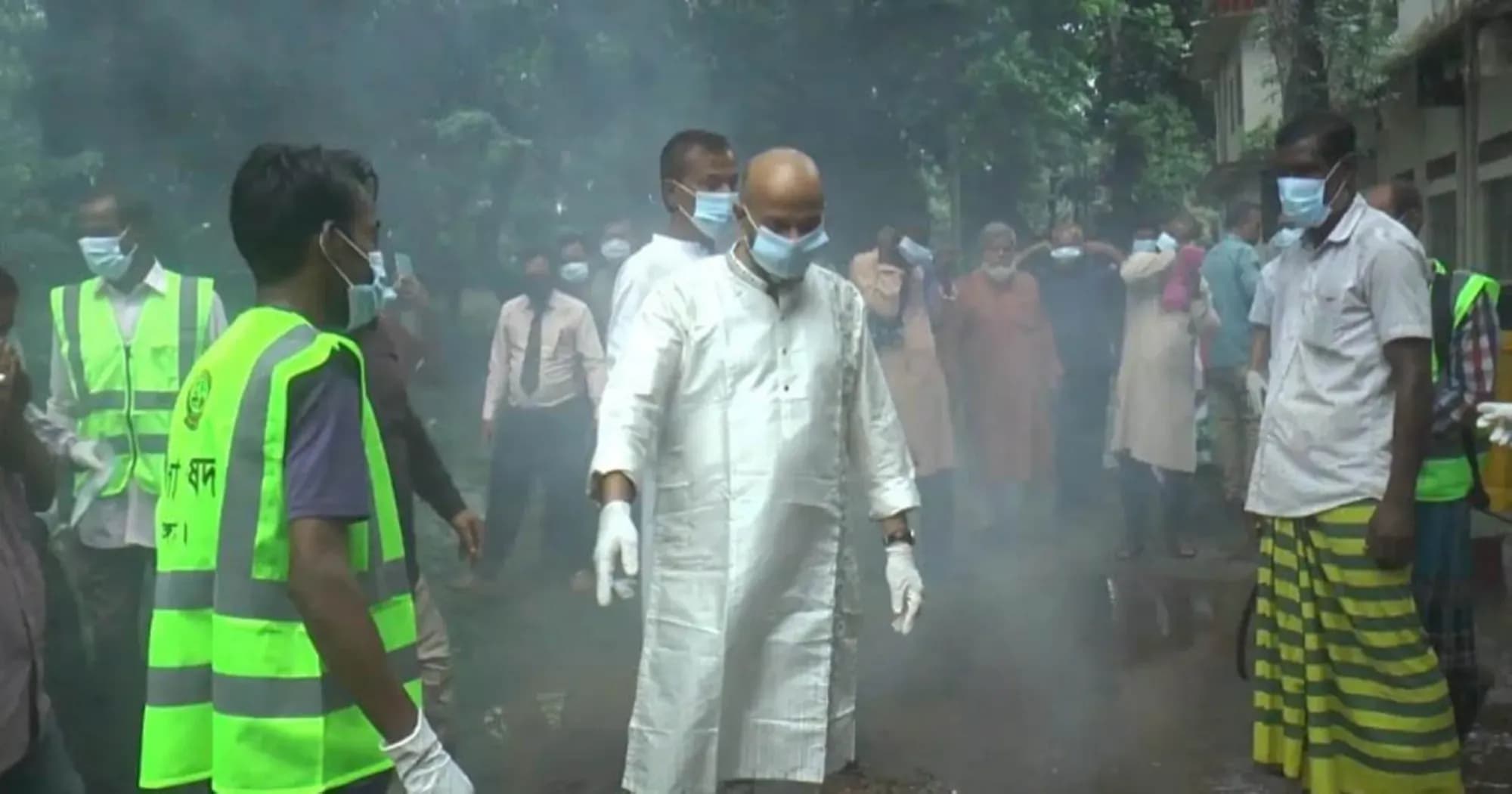 টাঙ্গাইলে ডেঙ্গু প্রতিরোধে জেলা পরিষদের মশক নিধন অভিযান