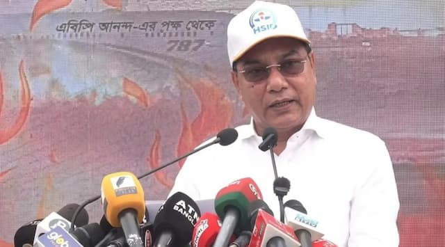 বিমানবন্দরে যাত্রীসেবা নিয়ে অপতথ্য ছড়ানো হচ্ছে: বিমানমন্ত্রী