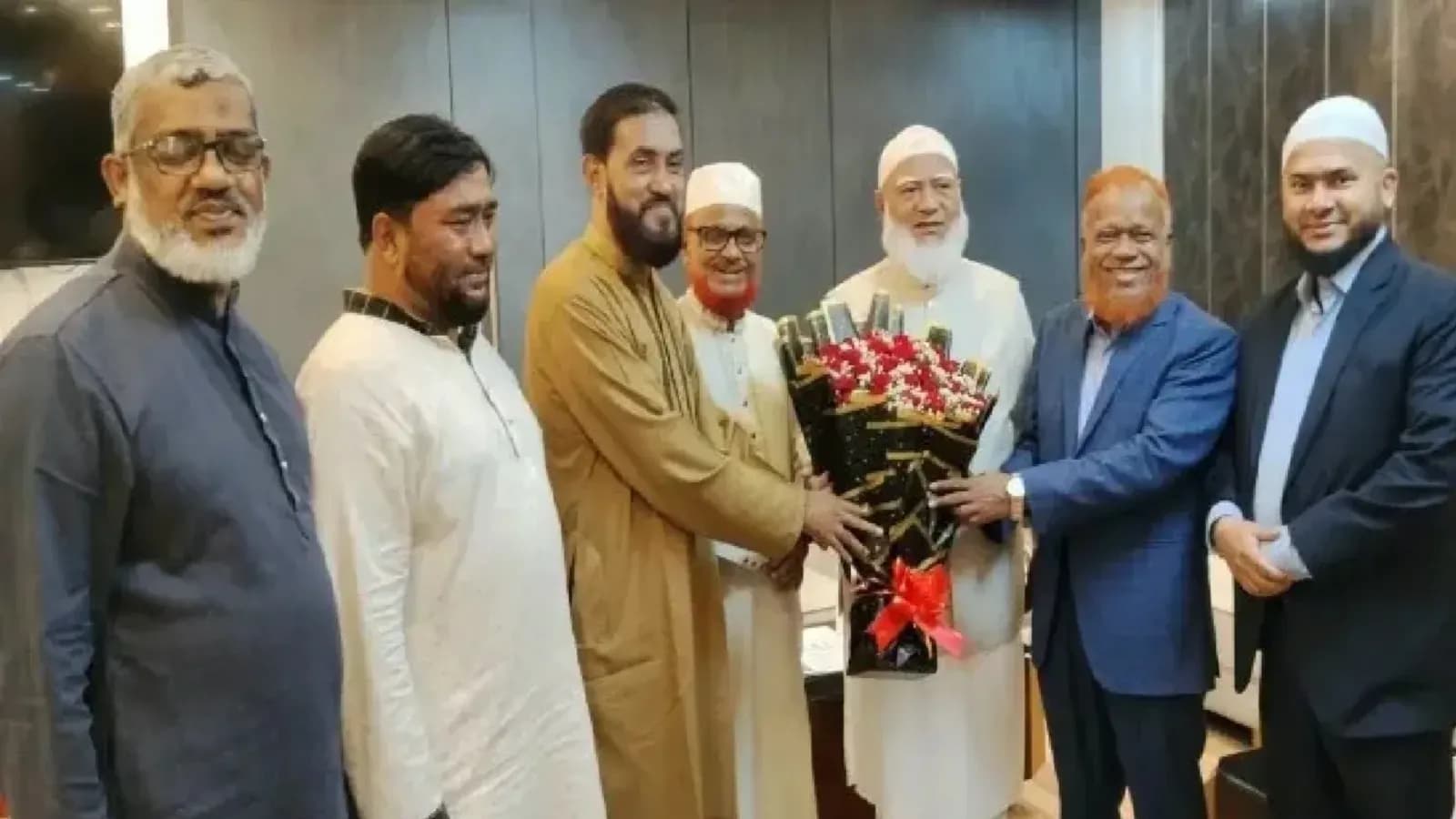 দেশে ফিরলেন জামায়াত আমির
