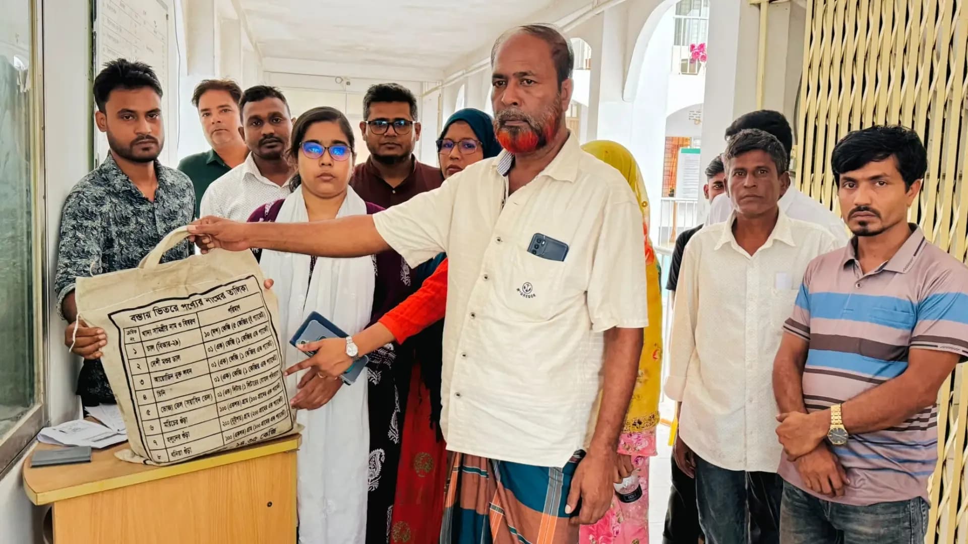 ধনবাড়ীতে ১০০ হতদরিদ্র পরিবারের মাঝে ত্রাণসামগ্রী বিতরণ