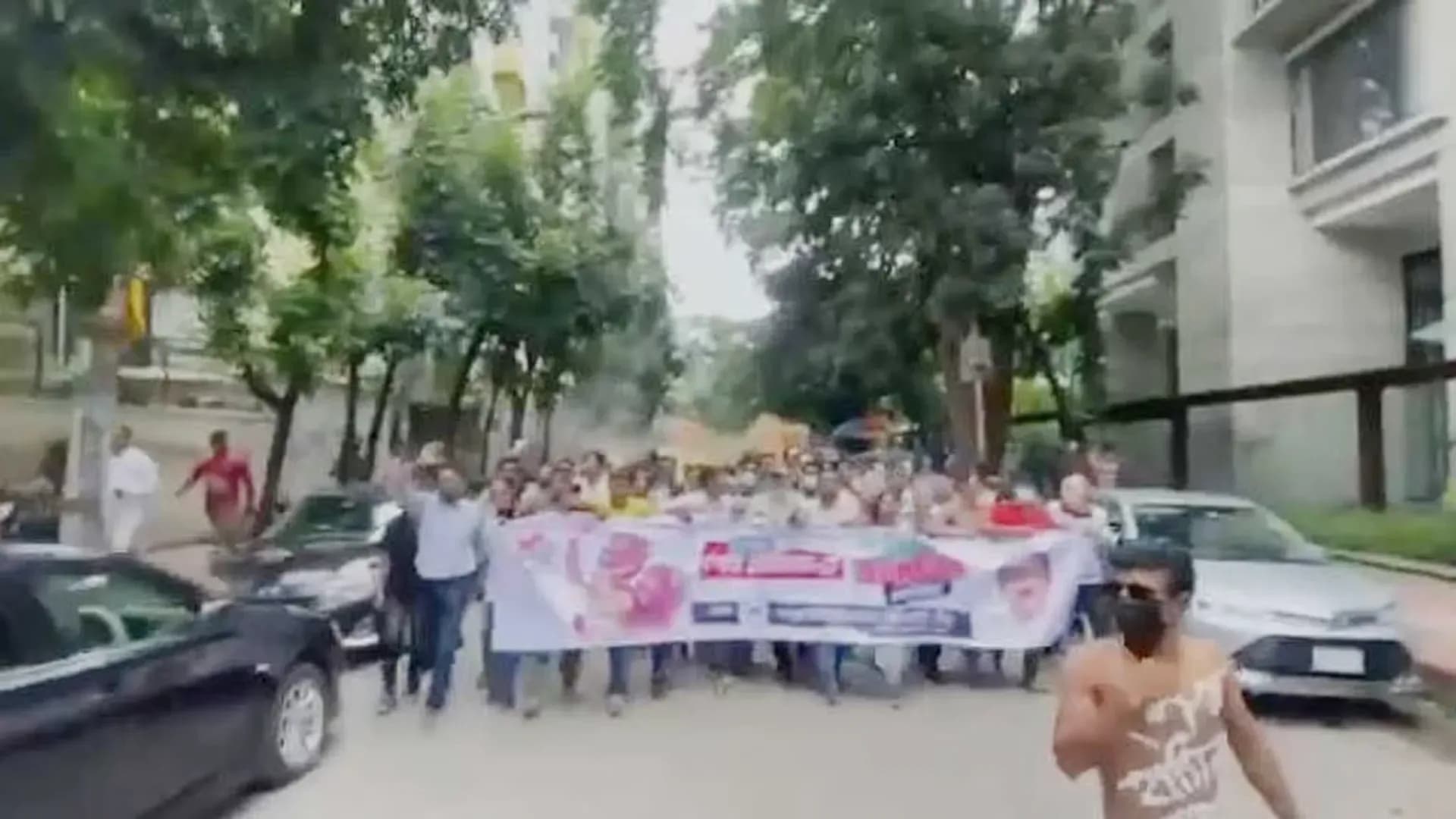এবার ধানমন্ডিতে ‘জয় বাংলা’ স্লোগানে মিছিল
